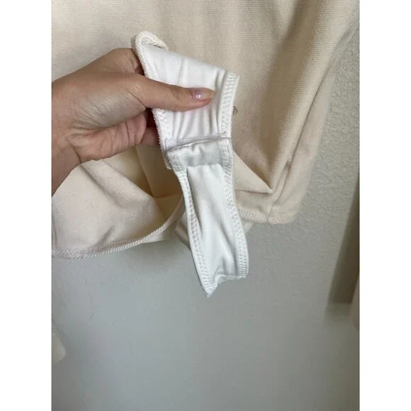 Camila Coelho Gloria Velour Turtleneck Bodysuit in Off-White Size MEDIUM - Picture 4 of 7